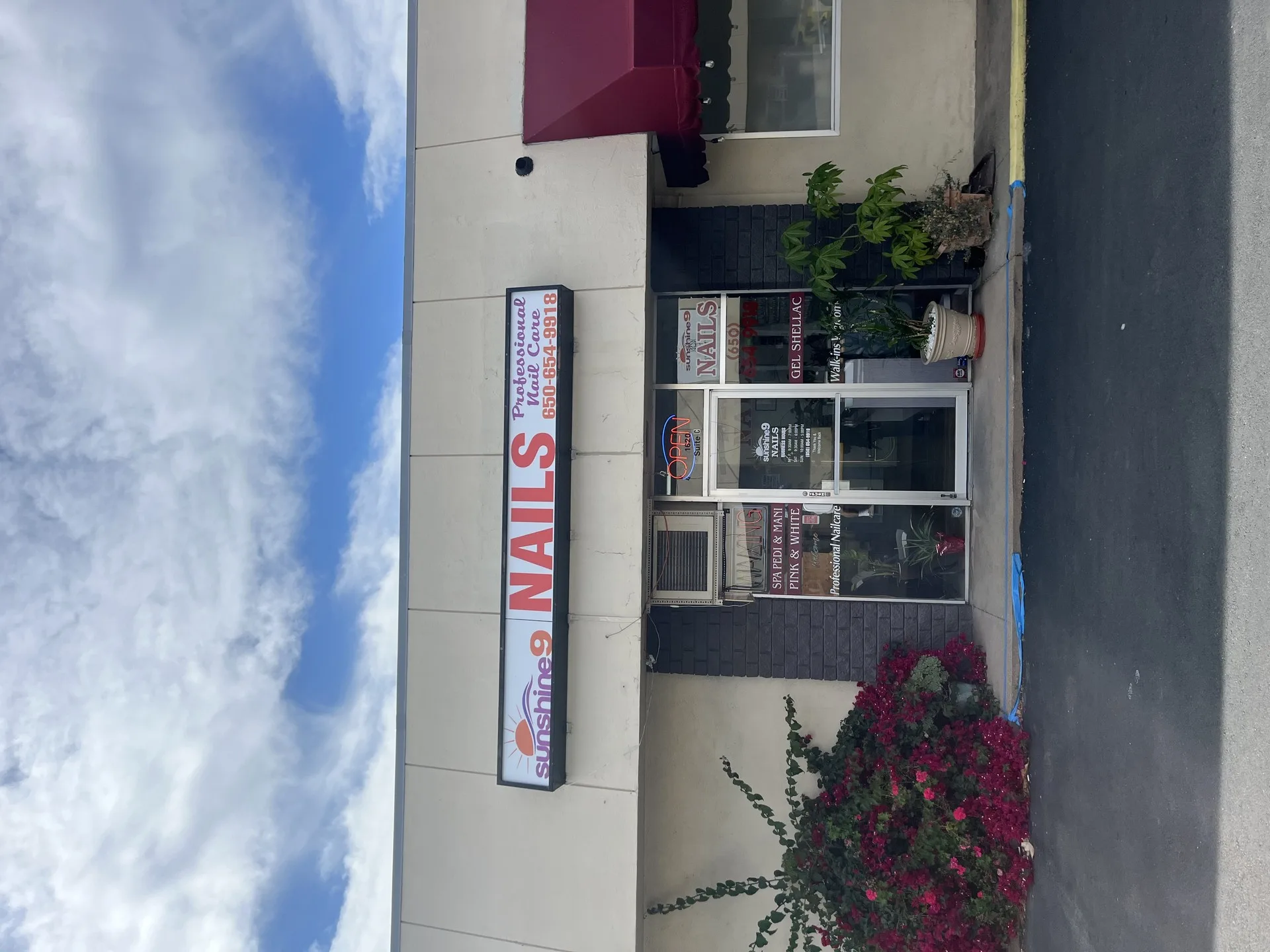 Artisan craftsmanship at Sunshine 9 Nails